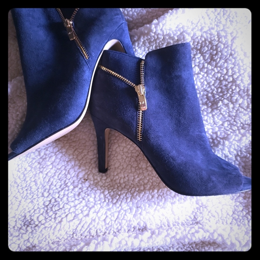 Brand new Marc Fisher Blue suede heel